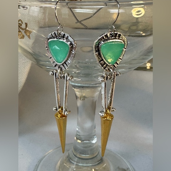 Pretty southwest vibe earrings gold and silvertone - Picture 1 of 6